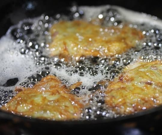 Latkes frying