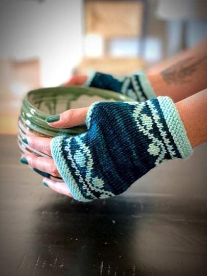Dots & Waves Mitts by Tanis Gray for YarnYAY!