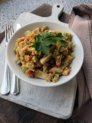 Linzensalade met avocado en appel