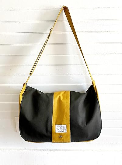 Vickie Howell, Fella Q Satchel