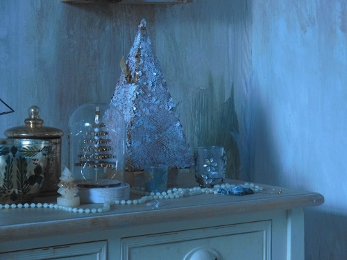 This image has an empty alt attribute; its file name is even-more-christmas-2020-002.jpg