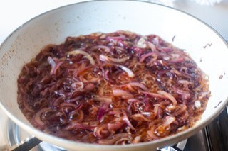balsamic jammy red onions