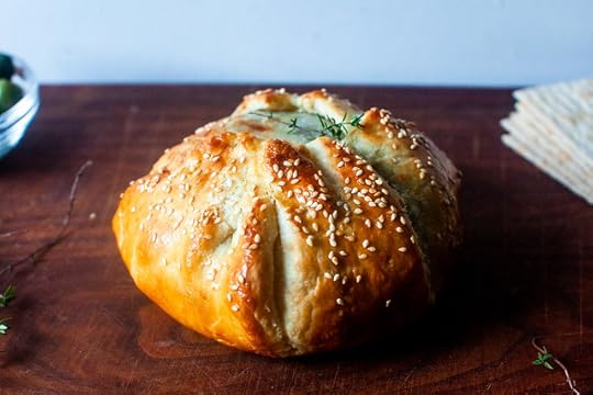 baked brie with balsamic red onions