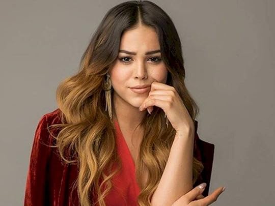 Danna Paola is widely criticized for imitating Ariana Grande | RIGHT NOW News