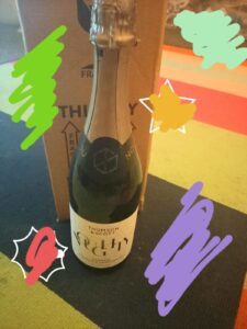 blog post valentine's day 2021 NOUGHTY ALCOHOL-FREE SPARKLING CHARDONNAY by THOMSON & SCOTT