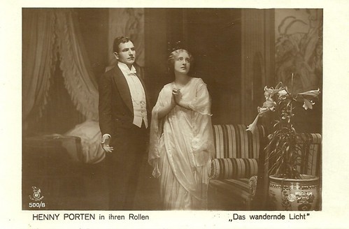 Henny Porten and Bruno Decarli in Das wandernde Licht (1916)