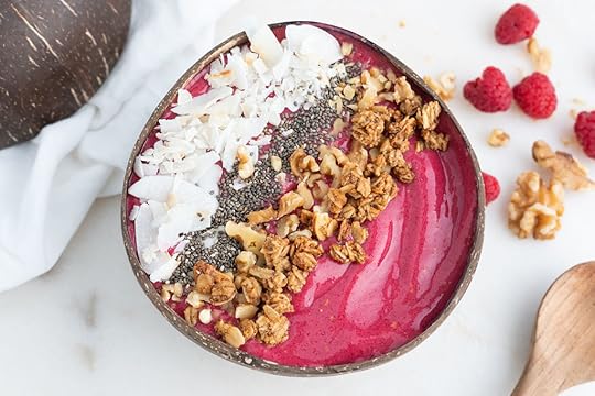 HeartBeet Smoothie Bowl | Plant-Based on a Budget | #beet #smoothie #granola #coconut #chia #bowl #plantbasedonabudget