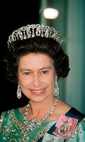 real+queen+s1e5+vladimir+tiara.jpg