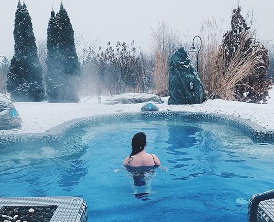 Ice hot tub in Quebec