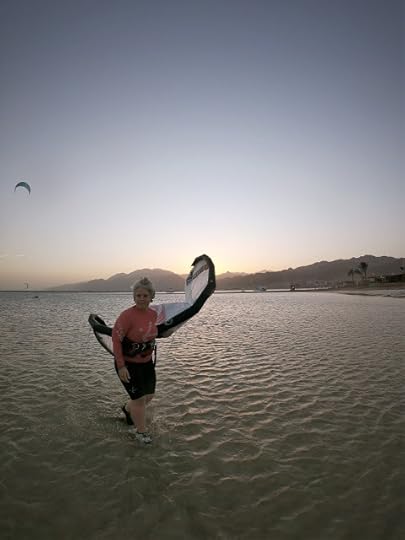 Finalul lectiei de kitesurfing; Dahab Lagoon, Dahab, Egipt