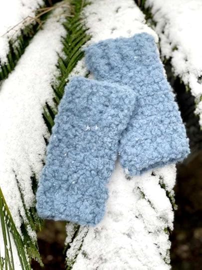 So Comfy Fingerless Mitts by Vickie Howell for YarnYAY!