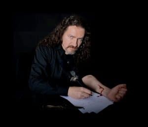 Antonio Dyaz escribe con sangre