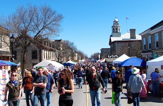 festival of the maples crowd