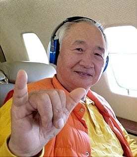 Ilchi Lee on a plane