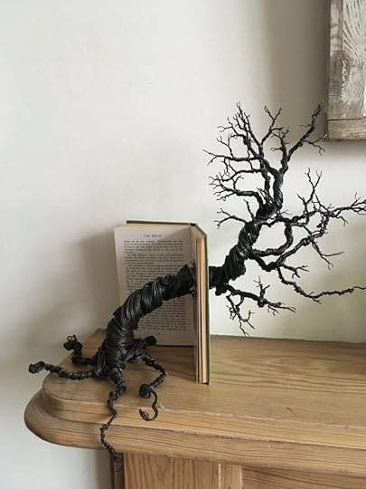 Twisted-wire-book-tree-by-AnotherMajorCreation