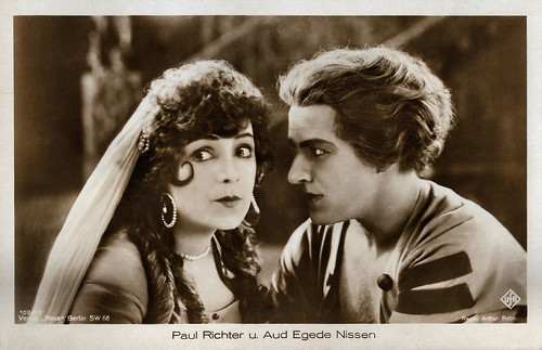 Paul Richter and Aud Egede Nissen in Pietro der Korsar (1925)
