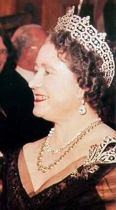 queen mother greville 2.jpg