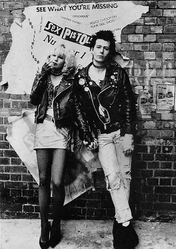 Gary Oldman and Chloe Webb in Sid and Nancy (1986)