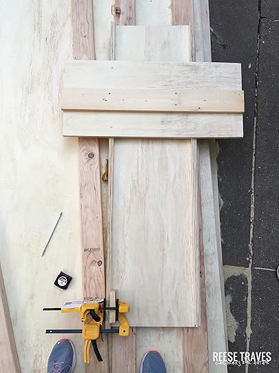 DIY jig to cut lots of wood the same length for bookshelves and stuff.