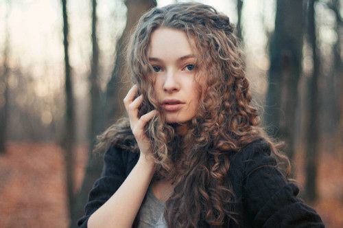 Pin by Smith on Girl Character Inspo | Brown hair and grey eyes, Curly girl hairstyles, Brown hair blue eyes
