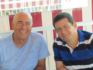 En Guardamar, junto al escritor cubano Antonio Álvarez Gil.