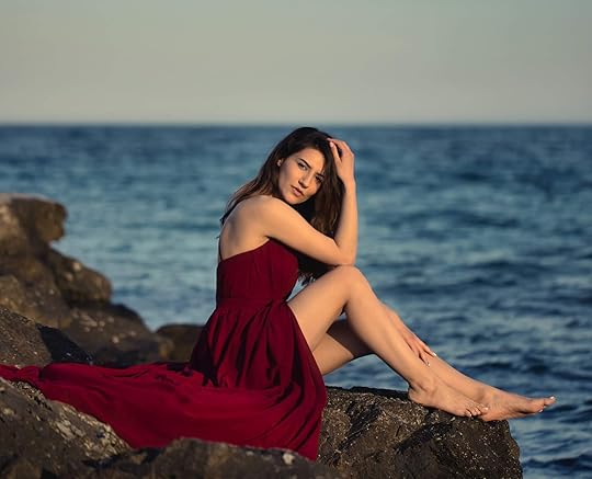 5 Famous Hawaiian Outfits for Women