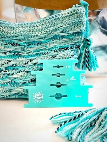 YarnYAY! Aqua Tassel Maker