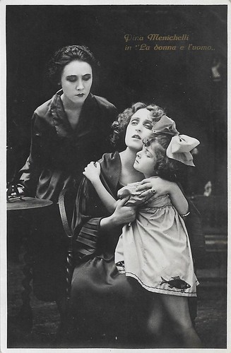 Pina Menichelli and Marcella Sabbatini in La donna e l'uomo