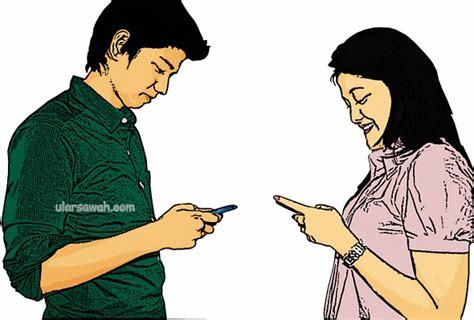 Lari estafet adalah salah satu nomor atletik yang dilombakan dengan berlari membawa tongkat kemudian saling bersambung dengan menyerahkan tongkat kepada perlari selanjutnya. 4 Rahasia Karakteristik Wanita - Rahasia Wanita Indonesia