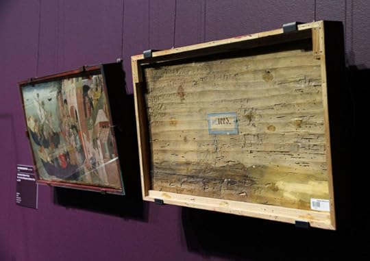 На фото работы сиенского мастера (ок. 1430 г.). На обратной стороне видны горизонтально следы от рубанка, а также следы жизнедеятельности древесного червя. Фото: Музей Штеделя