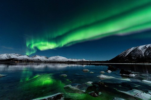The shapes of the magical northern lights. Photographer Benny Høynes