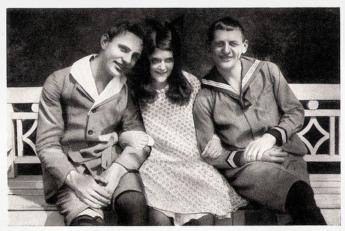 Eduard von Winterstein, Rosa Porten and Reinhold Schünzel in Die Erzkokette (1917)