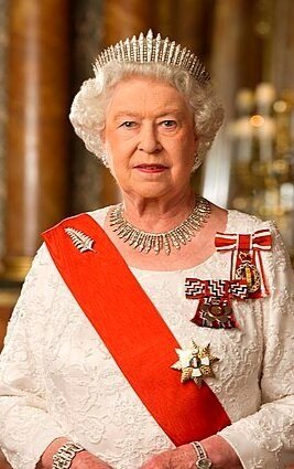 queen+elizabeth+queen+mary%27s+fringe.jpg