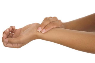 Two-fingers-feeling-for-radial-pulse