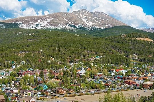 Spring,In,Breckenridge,,Colorado.,Sunny,Day,In,The,Valley, sustainable travel in Breckenridge