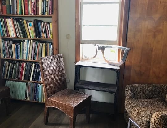 LionEyes books Hobart book village