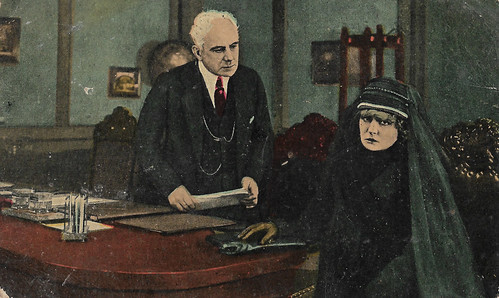 Mia May and Rudolf Kettinger in Die Herrin der Welt (1919)