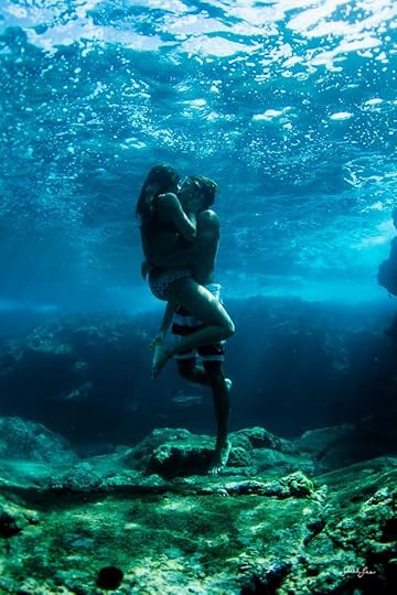 11 Underwater kiss ideas in 2021 | underwater kiss, underwater, cute couples