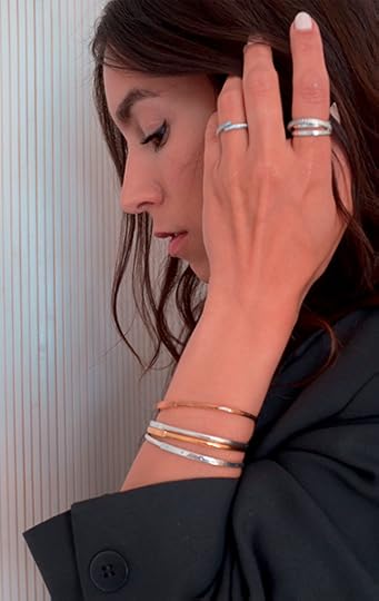 Lauren Caruso indossa i gioielli Pandora Signature