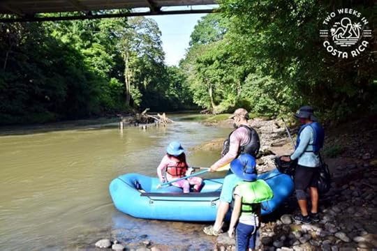 Pushing off, river float tour La Fortuna