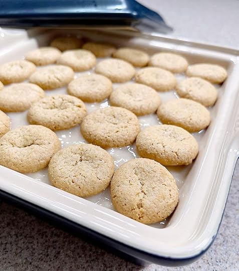 Easy easy vegan banana pudding in a blue Le Creuset casserole dish.