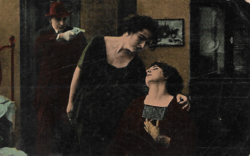 Francesca Bertini and Cia Fornaroli in La Superbia (1918)