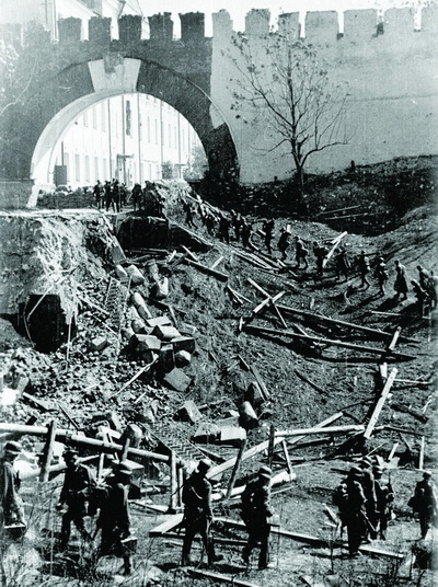 German troops entering the Kremlin of Novgorod, 17 Aug 1941 (German Federal Archive: Bild 183-H26513)