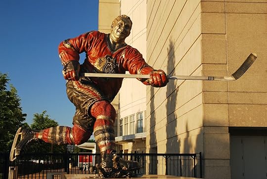 Chicago, IL, USA May 29 The Chicago Blackhawks hockey team honors legendary player Bobby Hull with a statue in front of the United Center, their home in Chicago, route 66