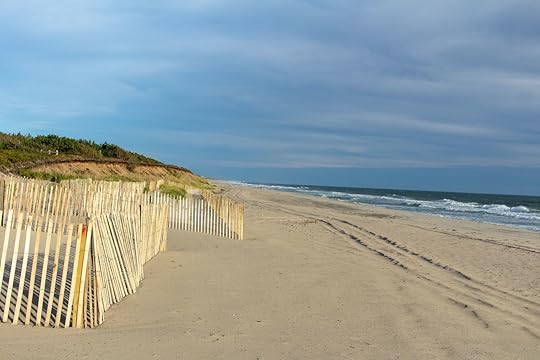 Beach,Scenes,In,Nantucket,,Waves,Crashing,Near,The,Shore.