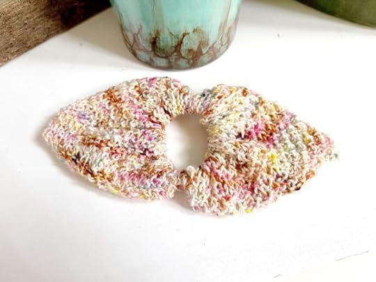 Knit Scrunchie by Vickie Howell | Seed Stitch Squares