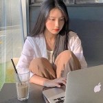 korea girl laptop coffee shop