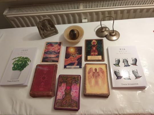 This week's oracle card reading by Tirza Schaefer