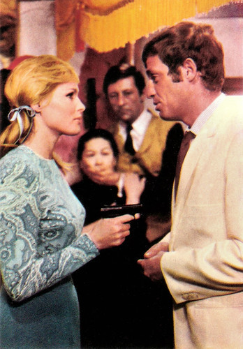 Ursula Andress and Jean-Paul Belmondo in Les tribulations d'un Chinois en Chine (1965)