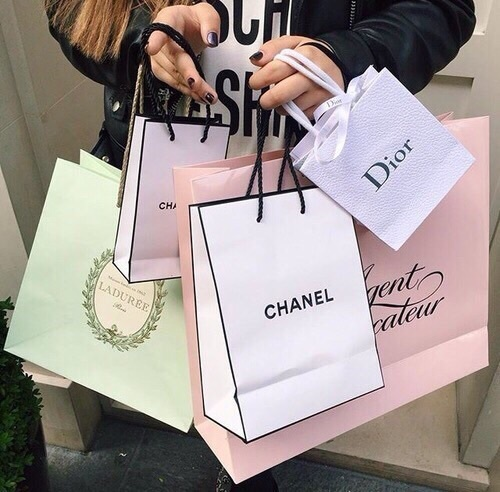 tumblr, food y flowers imagen en We Heart It | Sacolas de compras, Lojas de grife, Vida de luxúria